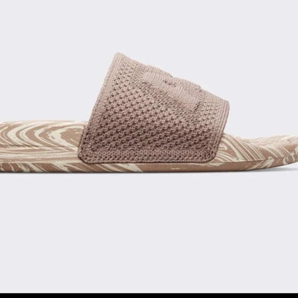 APL Big Logo TechLoom Knit Sport Slide Almond/Creme/Marble Women's 10 EU 41 New - Picture 3 of 6